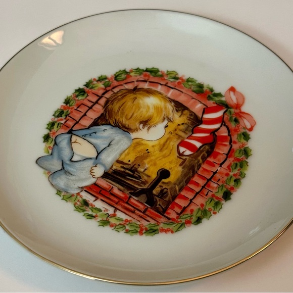 Vintage JASCO 1982 Christmas Plate, 22K Gold Edged, Boy by Fireplace, Japan - Picture 14 of 15